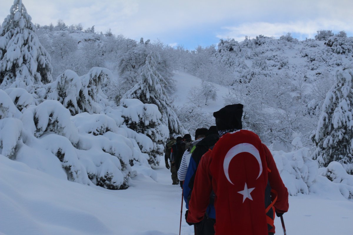 aydincagiriyor's tweet photo. Kışın ve karın tadını çıkarmak için
Aydın, sizi çağırıyor.

Egede kış başkadır. 
Gel, Gerçeğini Gör!

Fotoğraf; Çağdaş Soykan

#aydincagiriyor #aydincalling #ozlemcercioglu #topukluefe #WinterIsComing #kartatili #KarNerde #aydin #aydınbüyükşehirbelediyesi #egecandır #ege #snow https://t.co/pEDHI9Admw