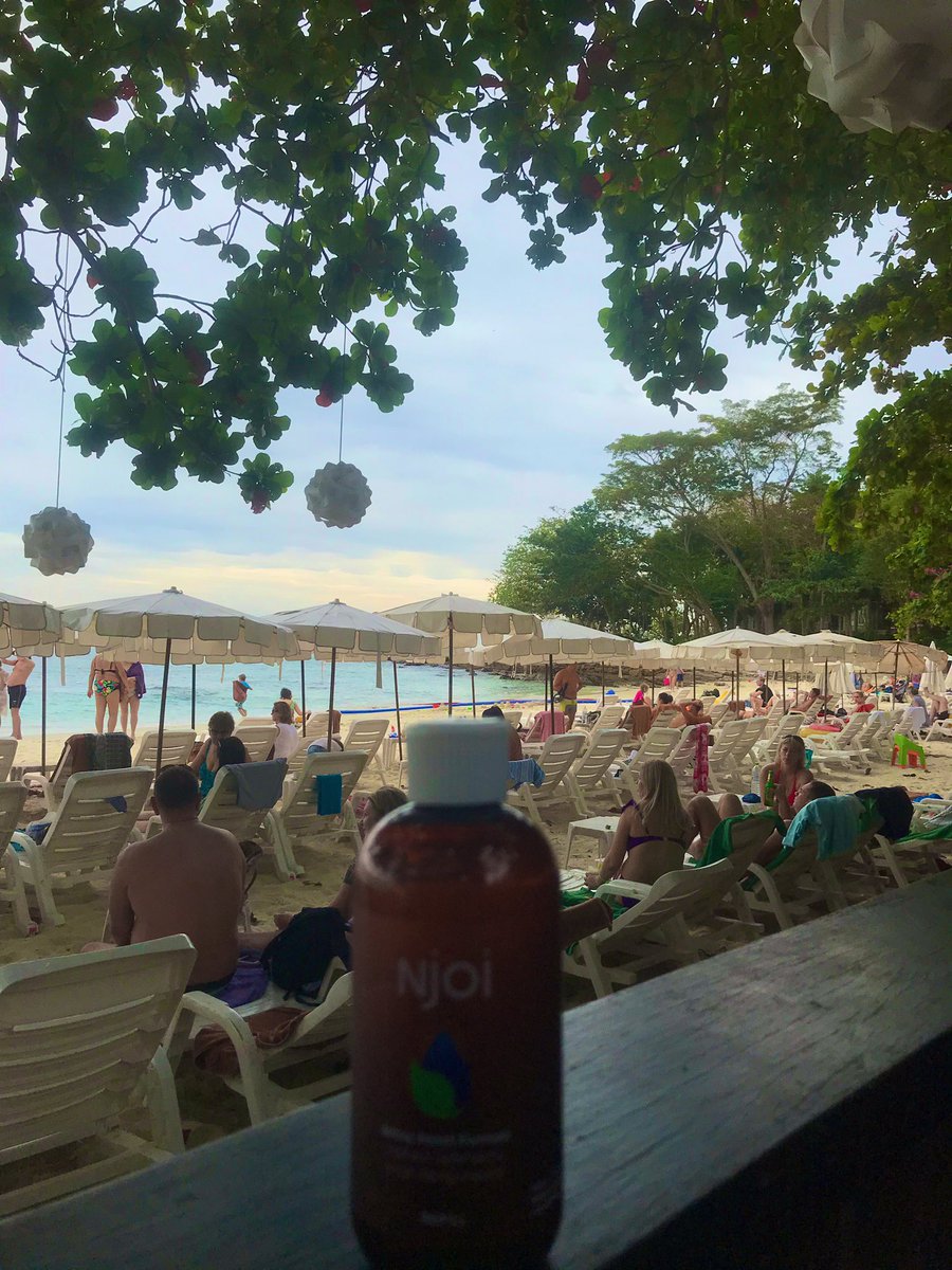 NaturNaturally's tweet photo. There is so much beauty to be explored in this world. What are you packing in your travel bag to help keep you safe from those unwanted incects? What bugs bother you most? #traveling #traveltips #mosquitos #SafetyFirst #allnatural #njoi #mosquitos https://t.co/0jAZjkvTF6