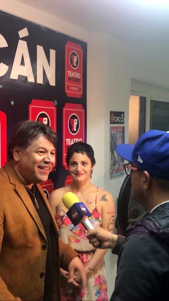 soypacoanaya's tweet photo. Y así, con una placa, con padrinos de lujo, con amigos, con una sonrisa es como te digo Adiós mi amado @TeatroEnCorto  #Coyoacán https://t.co/kYZVnimiKI