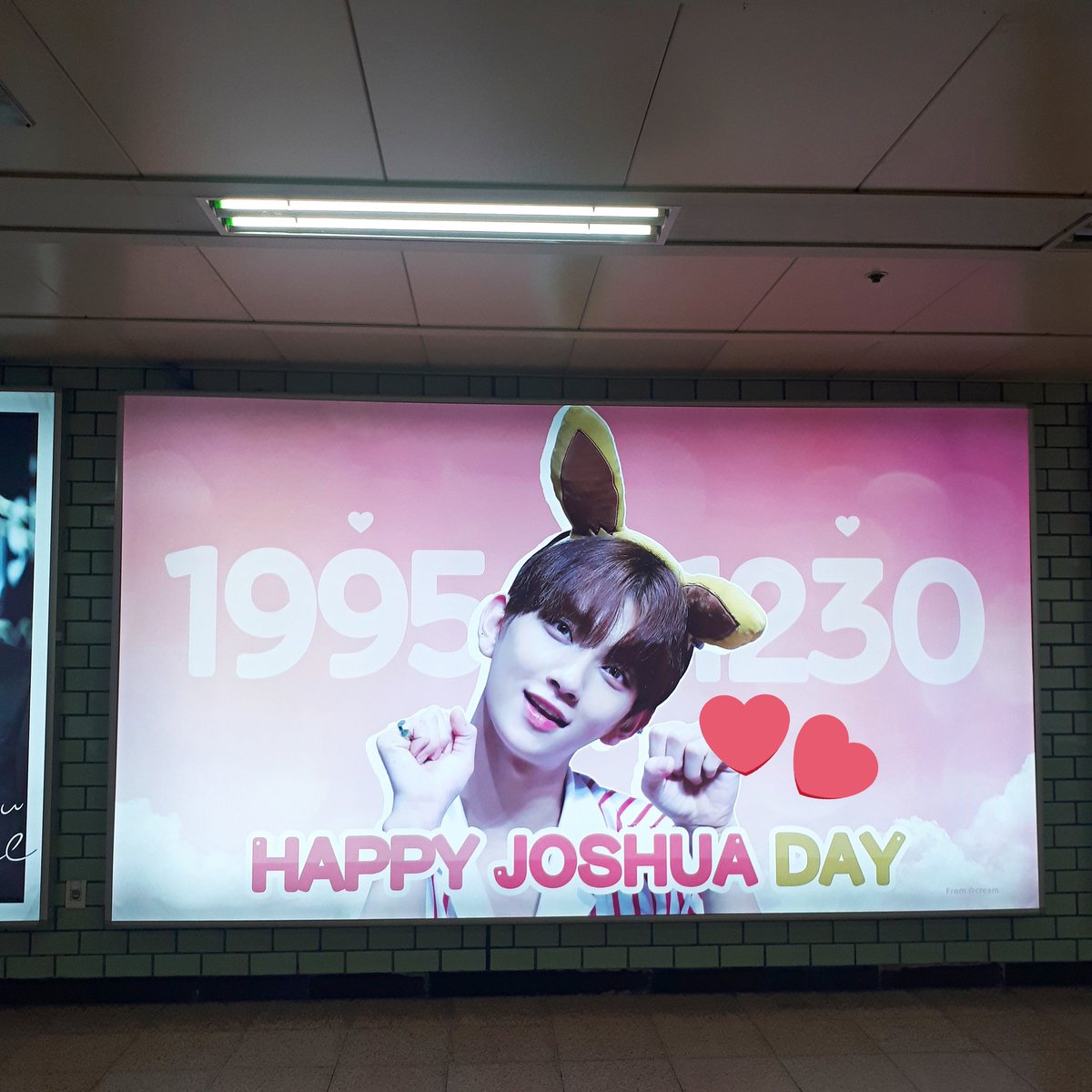 SVT_0526_HB__'s tweet photo. @cream1230shua
#겨울왕자_슈아의_생일을_축하해
#FallingForJOSHUA
어제 예쁜 슈아 전광판 보고왔습니다!
늦게라도 봐서 넘 좋았습니다😭❤
힘드셨을텐데 수고해주셔서 감사합니다❣ https://t.co/3U56ODorHd