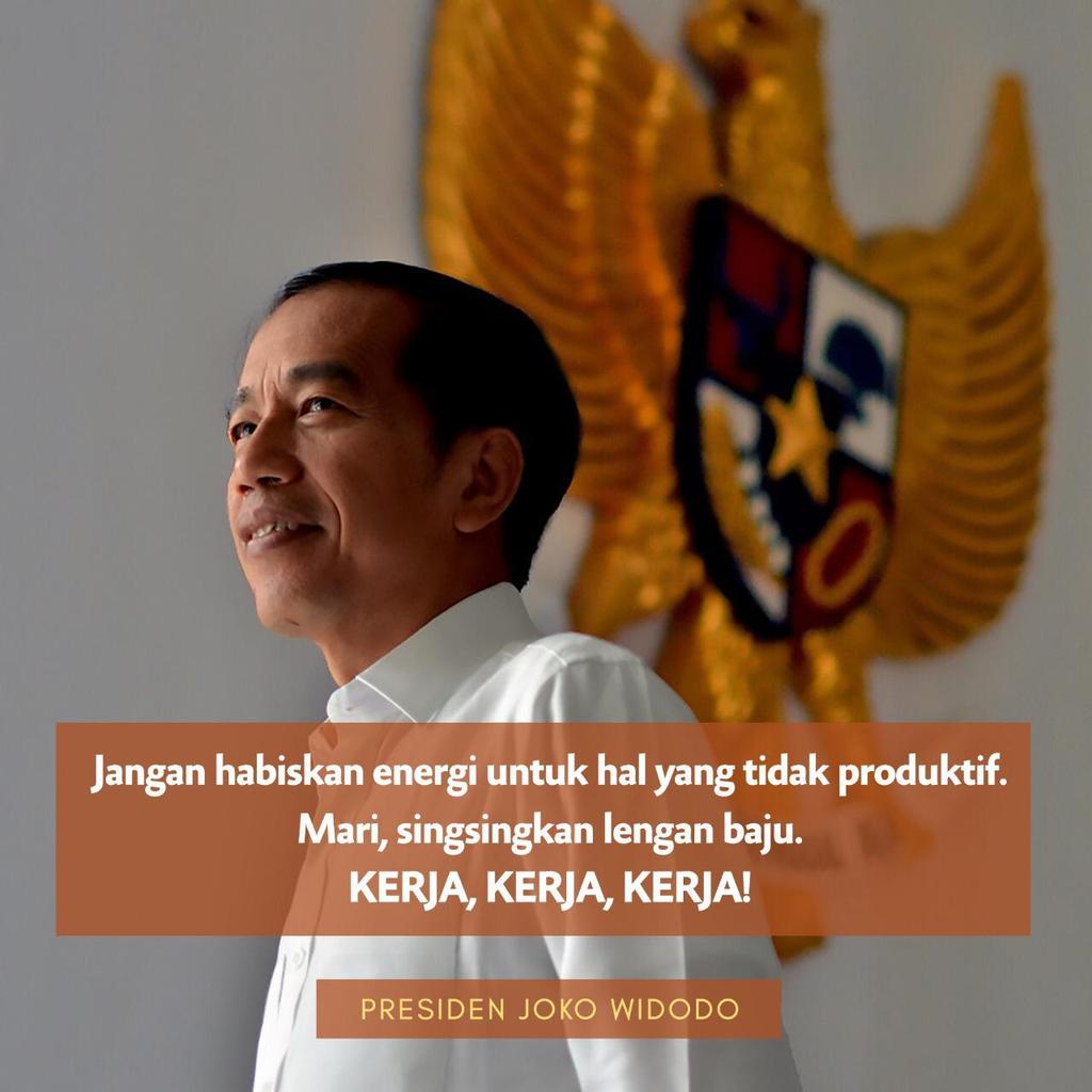 jokowi's tweet photo. Empat tahun berjalan, kita membangun fondasi yang kokoh, fokus pada percepatan pembangunan infrastruktur serta peningkatan produktivitas dan daya saing bangsa.

Kini, masa depan Indonesia terletak pada kemampuan kita mempersiapkan manusia Indonesia yang maju dan unggul. https://t.co/AQREnAHqVb
