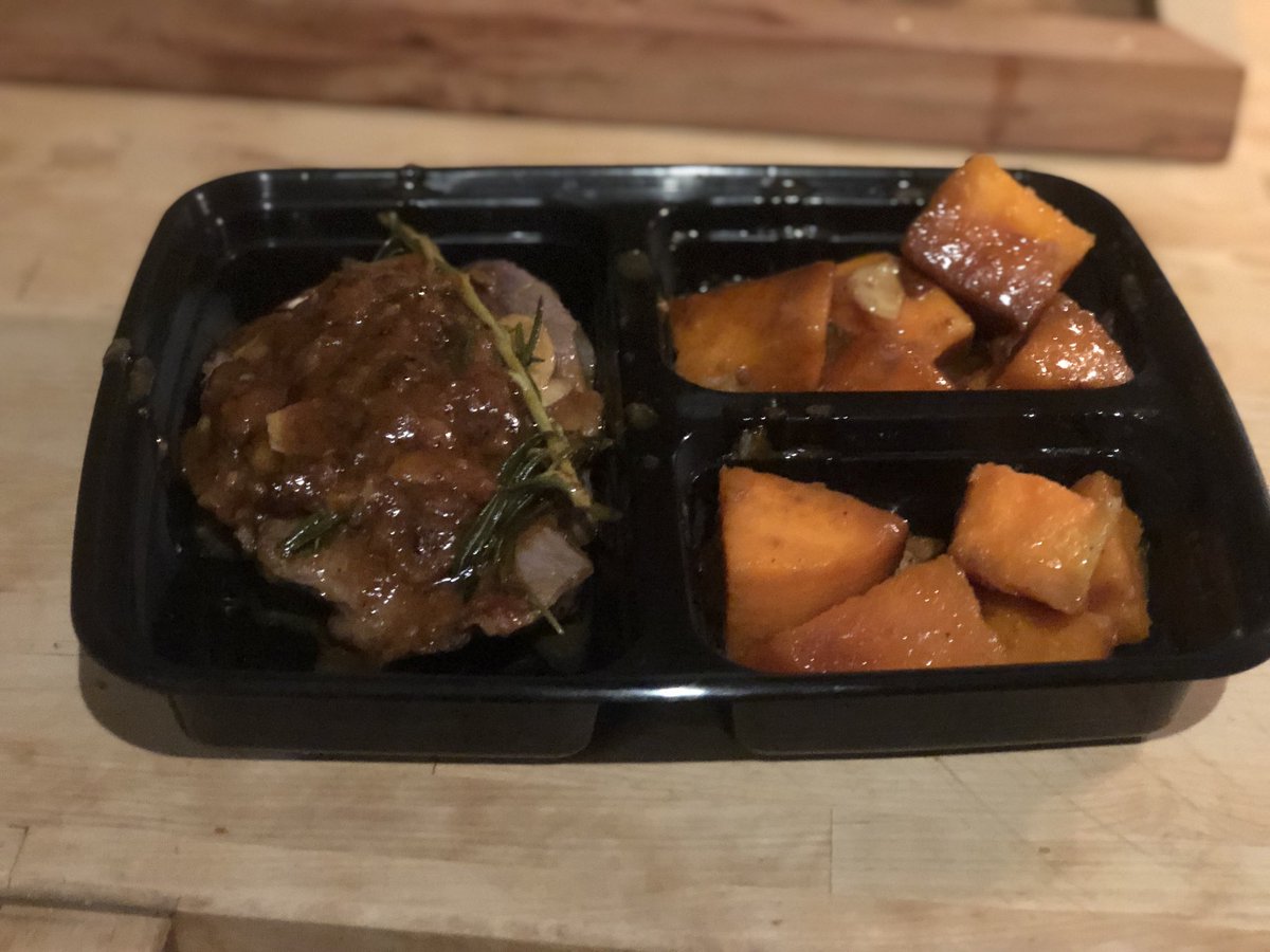 MrDamianNash's tweet photo. When meal prep looks this good who needs a restaurant? #Mealprep #fitgeek #Geekologistradio #GeekyResolutions #2019Moods https://t.co/FSVIotL1km