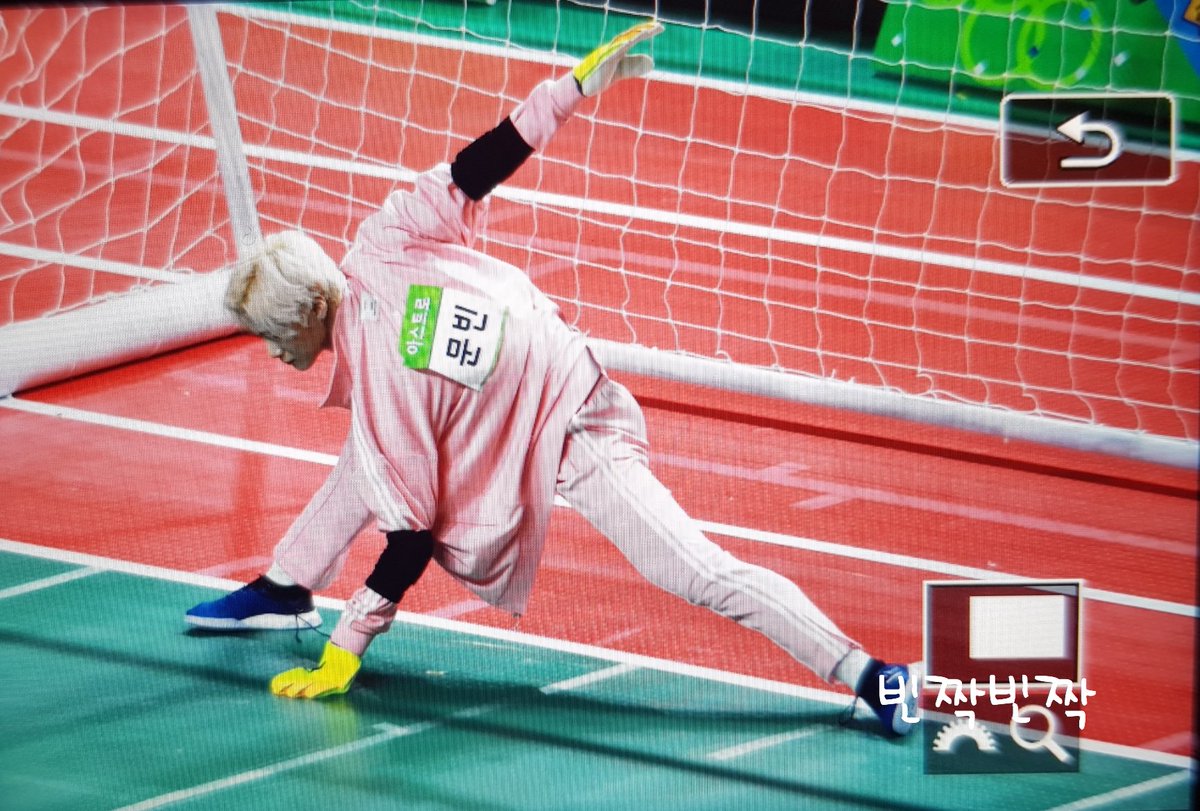 binjjakbinjjak's tweet photo. 190107 아육대 
#아스트로 #ASTRO #문빈 #MOONBIN 
@offclASTRO https://t.co/22xRF9Jqh7