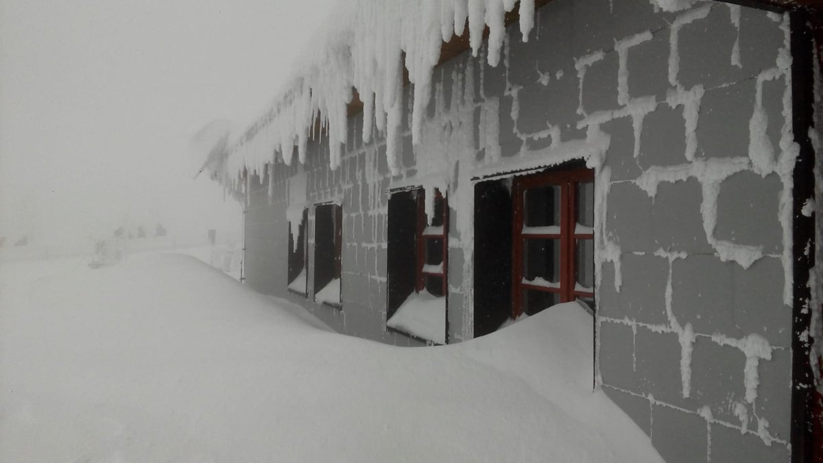 Mrazivá krása na Lysé hoře v Beskydech. Teplota v pondělí v 9 hod. ráno: minus 13,5 stupně Celsia, a 184 cm sněhu k tomu! Foto: Stanislav Ondruch