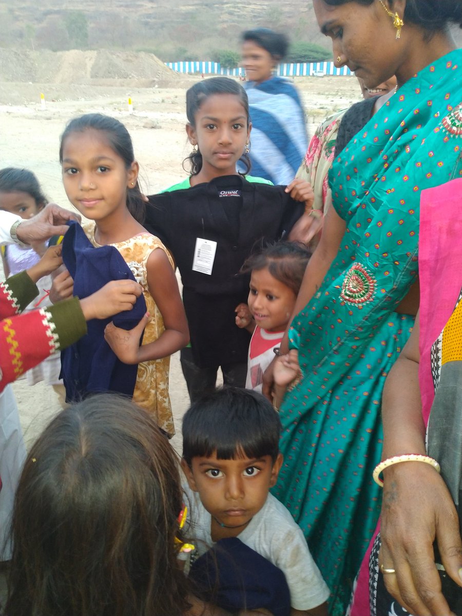 ArmyWagholi's tweet photo. Wagholi Sixth food and cloth donation drive. For became a volunteer and donor pls contact 9718992229.@iWagholi @SaveWagholi @Sarang20656337 @nitinkhairnar @WagholiTimes @GreenWagholi @SKYLIGHTSWAGHO5 @WagholiHSA @GpWagholi @WagholikarMi @akshaykumar https://t.co/HezZz1iI0V