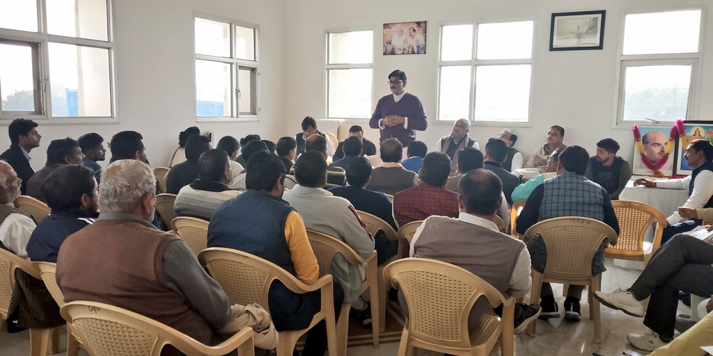 DhirendraGBN's tweet photo. #GreaterNoida #Jewar में कार्यकर्ताओं के साथ बैठक की।
#BJPWorkersMeet in Jewar! 
#MLAJewar #DhirendraSingh https://t.co/V3N2ZQ7rnX