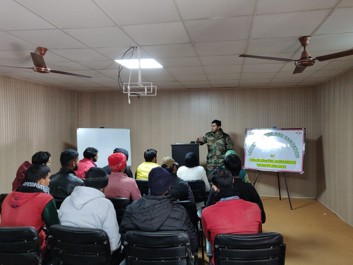 Whiteknight_IA's tweet photo. #IndianArmy in an effort to promote awareness about #Health&amp;Sanitation issues amongst students conducted a lecture at Youth Centre, Surankote, Poonch. Emphasis laid on aspects of serene &amp; clean surrounding. #ArmyForEnvironment @adgpi https://t.co/McPpNQ7kGy
