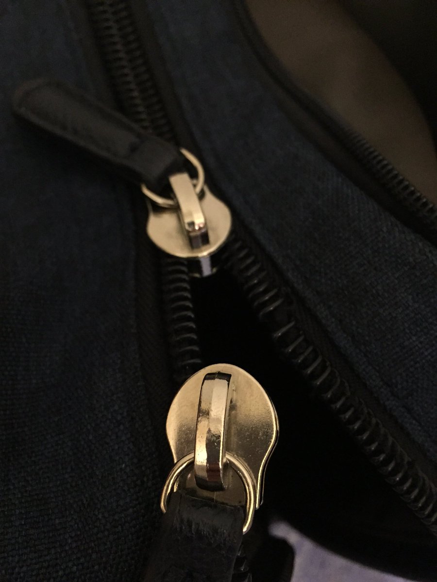 ふう 投資x読書 No Twitter 通勤用のビジネスリュック まだ買って1年くらいなのに ファスナーが片方外れた なかなかつかない 吉田カバンのプライベートの リュックは7年くらい 使ってるのに全然大丈夫 やっぱり安物はダメなんかな リュック ファスナー