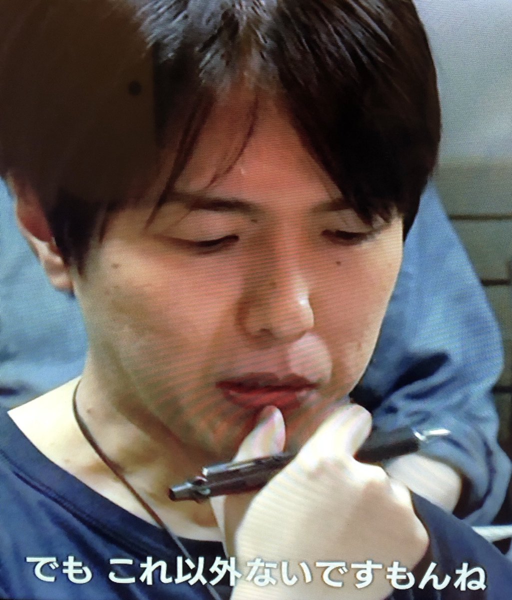 まる プロフェッショナルで神谷浩史さんの使用しているボールペンは三菱ジェットストリームだと思います 緑が見えるので4 1タイプ定価1000円のだと思います 文具特定班