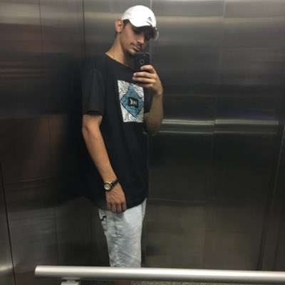 FincoPablo's tweet photo. #NovaFotoDoPerfil https://t.co/uPzhgBd38G