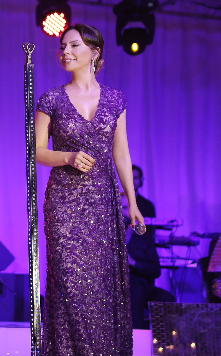 ebrugundessatiyor.com adresinden istediğiniz bir yardım kuruluşuna bağış yaparak “Abed Mahfouz” imzalı bu elbiseye uygun fiyata sahip olabilirsiniz.
Ürün Kodu: 1157
Beden: 38
Fiyat: 2.000 tl
İletişim: info@ebrugundessatiyor.com