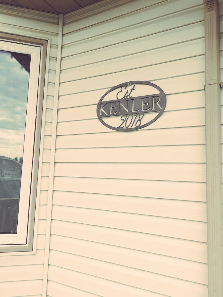 Happy Monday friends! Wishing everyone a happy and healthy 2019. 

Here are some signs I made this past year that make for a great personalized wedding or anniversary gift. Have a limit your wanting to spend to? Not a problem, that can be worked around in most cases.