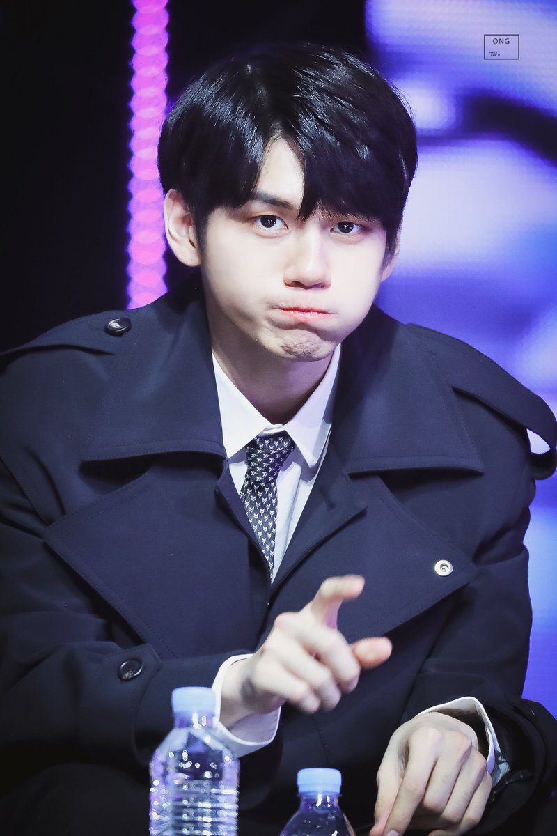 Sinceisawu_0825's tweet photo. 190105 GDA 골디 

빛이 나는 solo✨

#OngSeongWu #옹성우 https://t.co/vTu4Fhs4qj