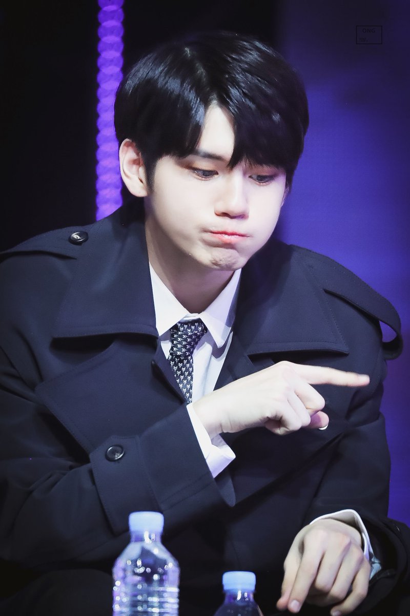 Sinceisawu_0825's tweet photo. 190105 GDA 골디 

빛이 나는 solo✨

#OngSeongWu #옹성우 https://t.co/vTu4Fhs4qj