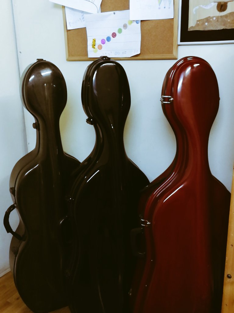 LEMiJPC's tweet image. Després dels tres Reis ja està tot a lloc! Demà comencen les classes amb molta energía! 🎹🎙️🎸🎷🎺🎻🎶 @InsPauClaris @vedrunaangels @Escolalaboure @CNLBarcelona @CervantesEscola @insmilabcn @escolaDrassanes @AMPAEpsa