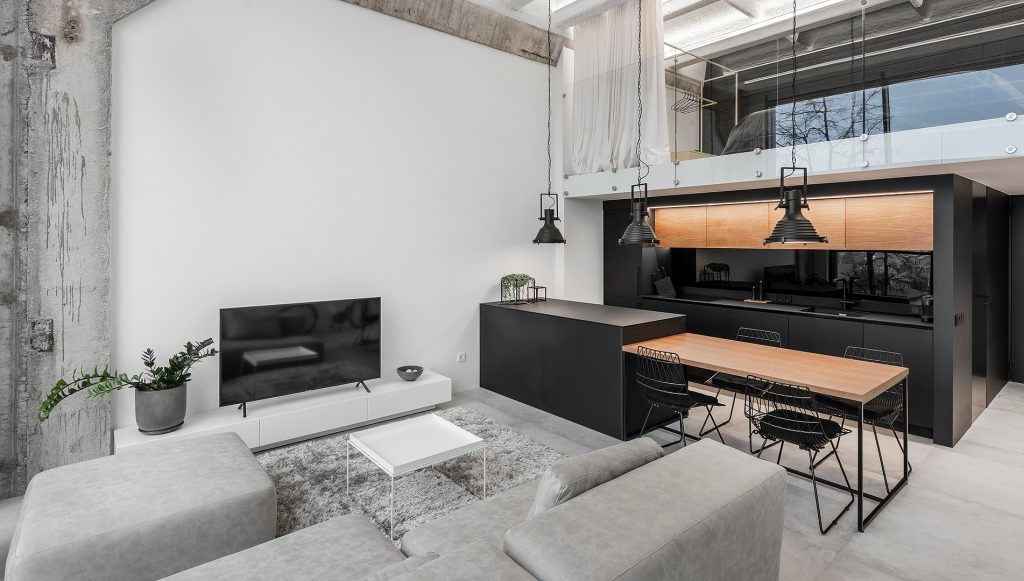 Otthon24's tweet photo. Monokróm Loft lakás fa dekorációval - https://t.co/mNtRaj3OKy #loft #lakás #lakberendezés https://t.co/3vN1yAMzbY