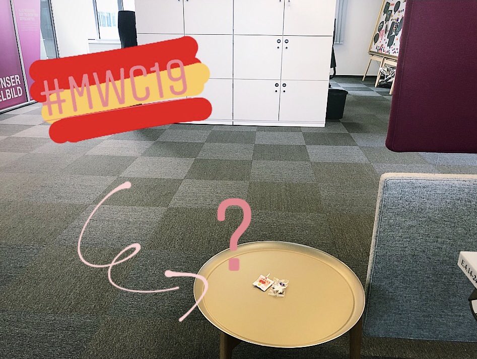 Das neue Jahr beginnt traditionell mit meinem Lieblingsprojekt, inkl. Einzug ins Projektbüro. Am Süßigkeitenteller müssen wir aber noch arbeiten! 🧐 Mein Sitzplatz ist allerdings schonmal strategisch spitze 😂 #MWC19, let‘s do this! 💪🏻 #Telekom