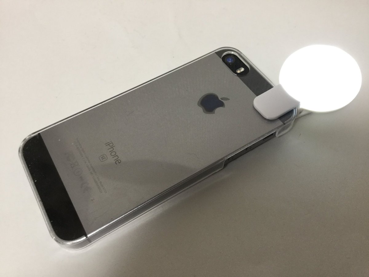 Hetax Film 今日100均で見つけたスマホ用の外付けledライト がなかなかいい感じ 上手いこと光が拡散するんで ちょっとしたブツ撮りに重宝しそう 3枚目がライト使用