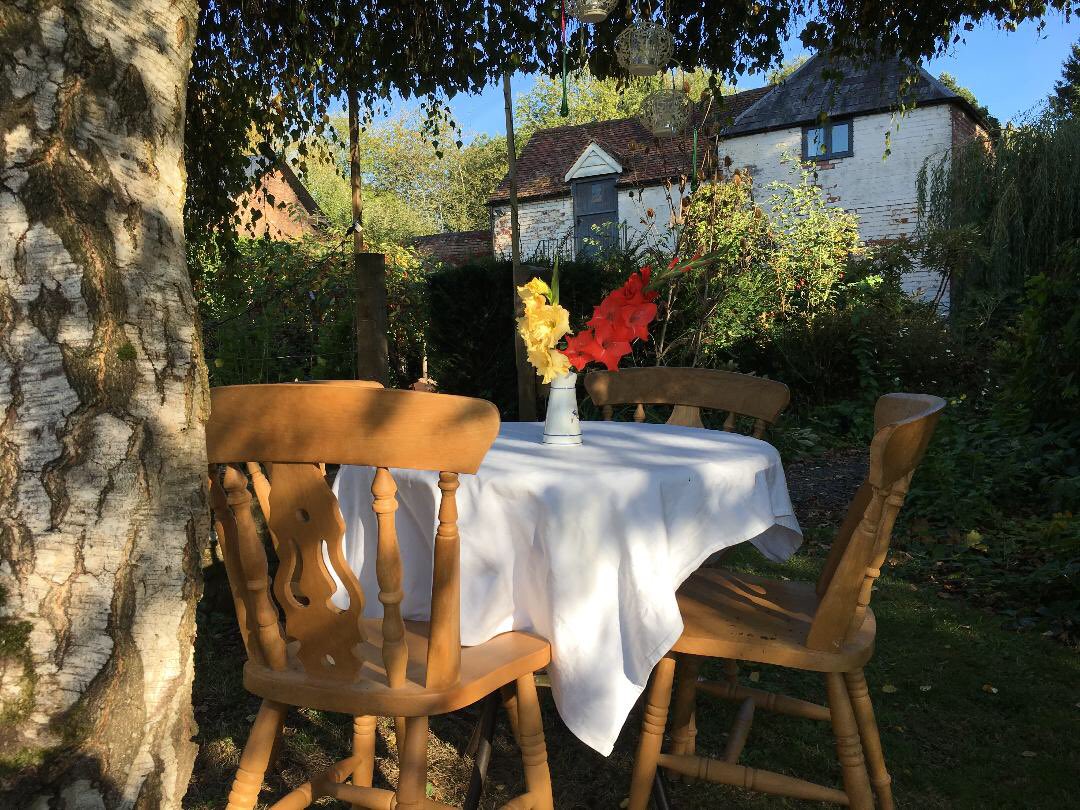 Today wedding venue recommendation is Brook Farm in Worcestershire, just gorgeous, quite different, very relaxed &amp; stylish. Perfect for your garden wedding, with accommodation for some of your guests too.  #worcestershire #independentcelebrant #weddings 
brookfarmberrington.com