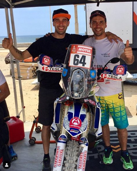 MADFORM's tweet photo. Jon Berenguer hará lo propio como masajista del equipo #xraids
¡Vive la alta competición con cremas y geles musculares #madform ! 🤗🏁
#Dakar2019 #Dakarrally2019 https://t.co/hn3yrycszT