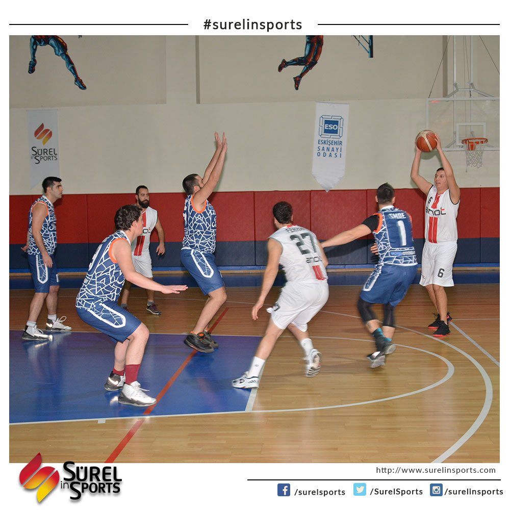 SurelSports's tweet photo. Eskişehir Sanayi Odası 50. Yıl Basketbol Turnuvası 8. gününü 5 Ocak’ta oynanan birbirinden çekişmeli maçlarla tamamladı.

#eso #eskisehirsanayiodasi #basketbol #turnuva #surelinsports #esohaber https://t.co/yUFKZ88JAf