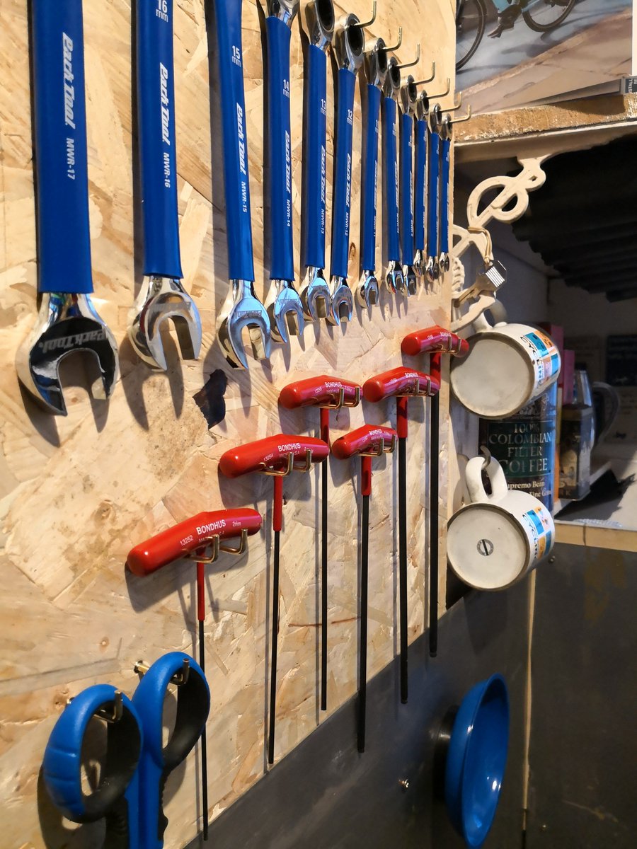 TheCycleService's tweet image. We are now back open! New year, new shop layout + an extra workstand ready to go.