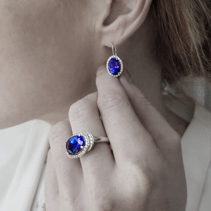 Ready to start the new year on a big note? 

#tanzanite #dressforsucess #newyearsresolution #capetown #spoilher #2019 #SouthAfrica #jewellery  #Firstdiamonds 
#Celebrateyourfirst #tanzanitebracelet #tanzanitejewellery
firstdiamonds.co.za