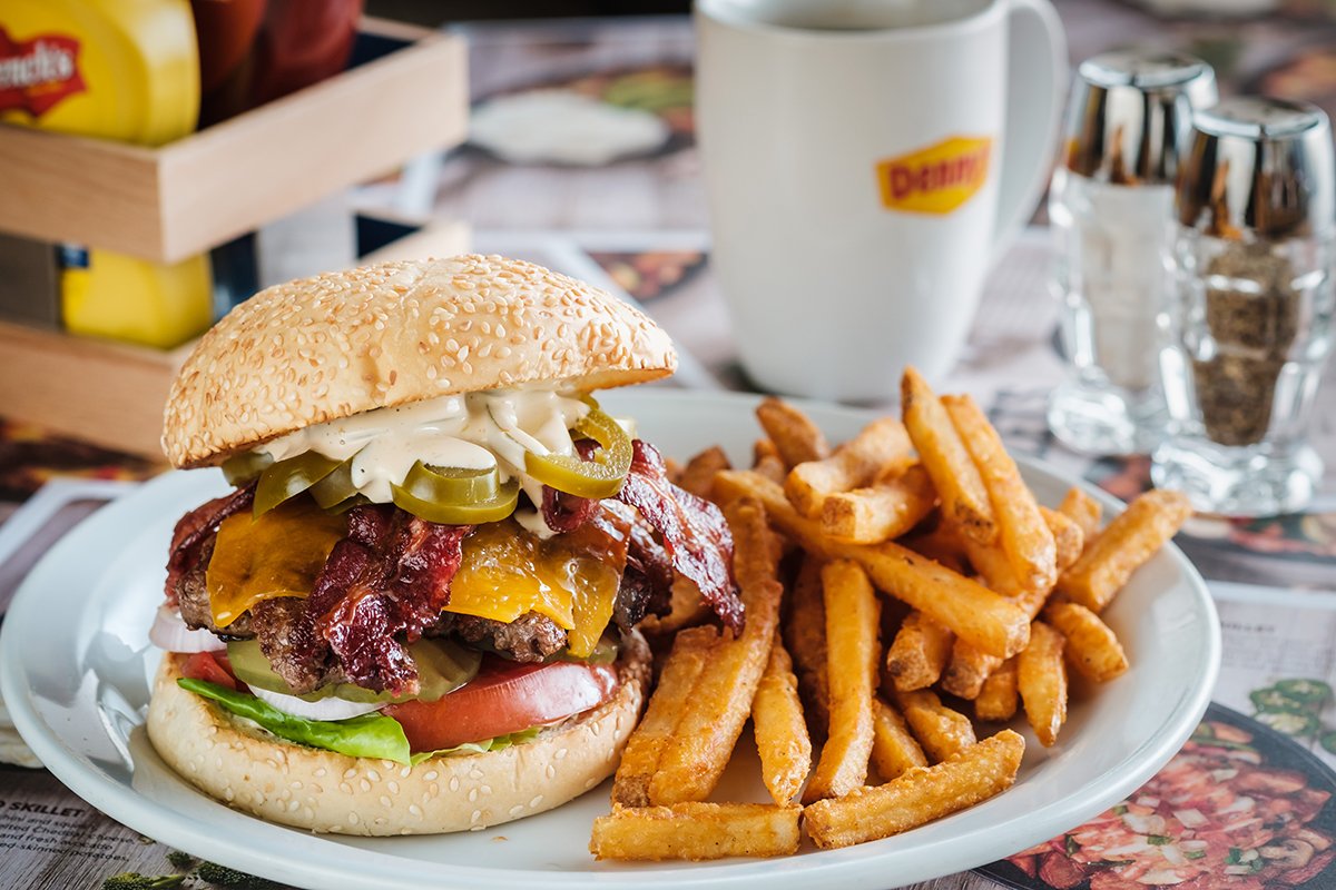 Dennys_ME's tweet photo. Haba Haba! Hot stuff coming your way. Can you take the heat in our Spicy Habanero burger? Tag someone who can! 🌶 👇
#dennysme #dennysmiddleast #dennys #habanero https://t.co/Yo6Suo4hon