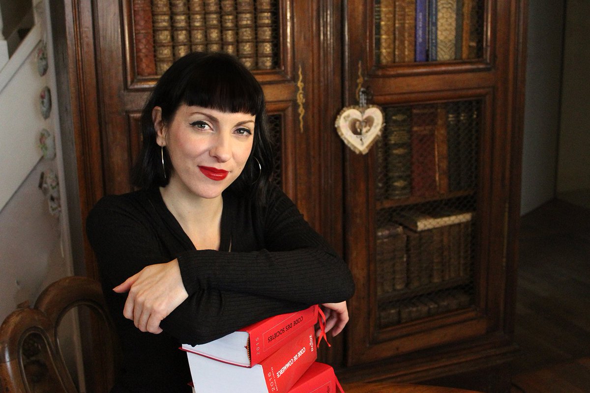 Nouveau portrait en ligne : Emilie, doctorante à l'ère du digital. Inscrite en 1ere année de doctorat en Droit <a href="/UBS_universite/">UBS_universite</a>, son sujet de thèse porte sur le cyberavocat : quelles mutations pour la pratique des avocats ? 
www-facultedseg.univ-ubs.fr/fr/actualites/…
@Recherche_UBS <a href="/FC_UnivBretSud/">Service Formation Continue Université Bretagne Sud</a>