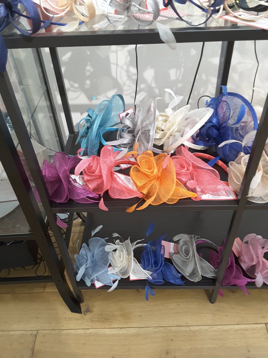 events_esb's tweet photo. Remaining #facinators and #hats in #clearance #sale at half price here @ES_Shop_Ryde #elizabethsmith @UKBridal #Ryde #IsleofWight Everything at least 50% off. https://t.co/Lagxh0iTB6