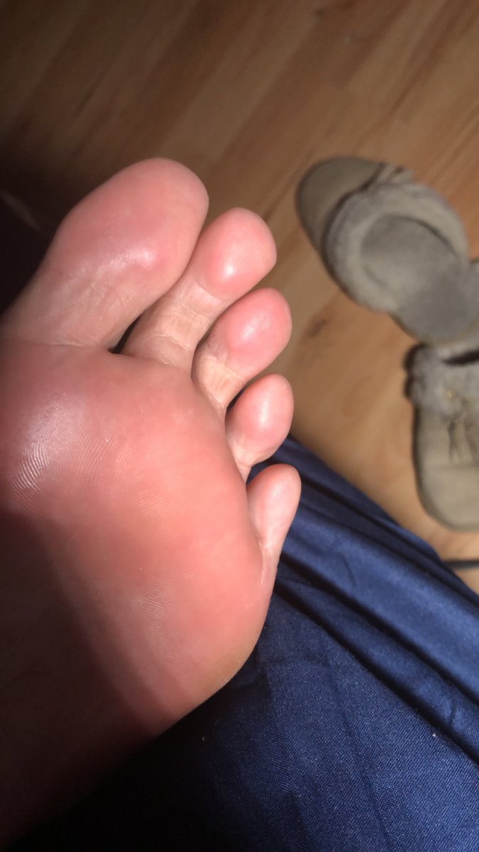 tkelahQueen's tweet photo. Good morning #footfetısh freaks 🤤 https://t.co/x27QdimM2L