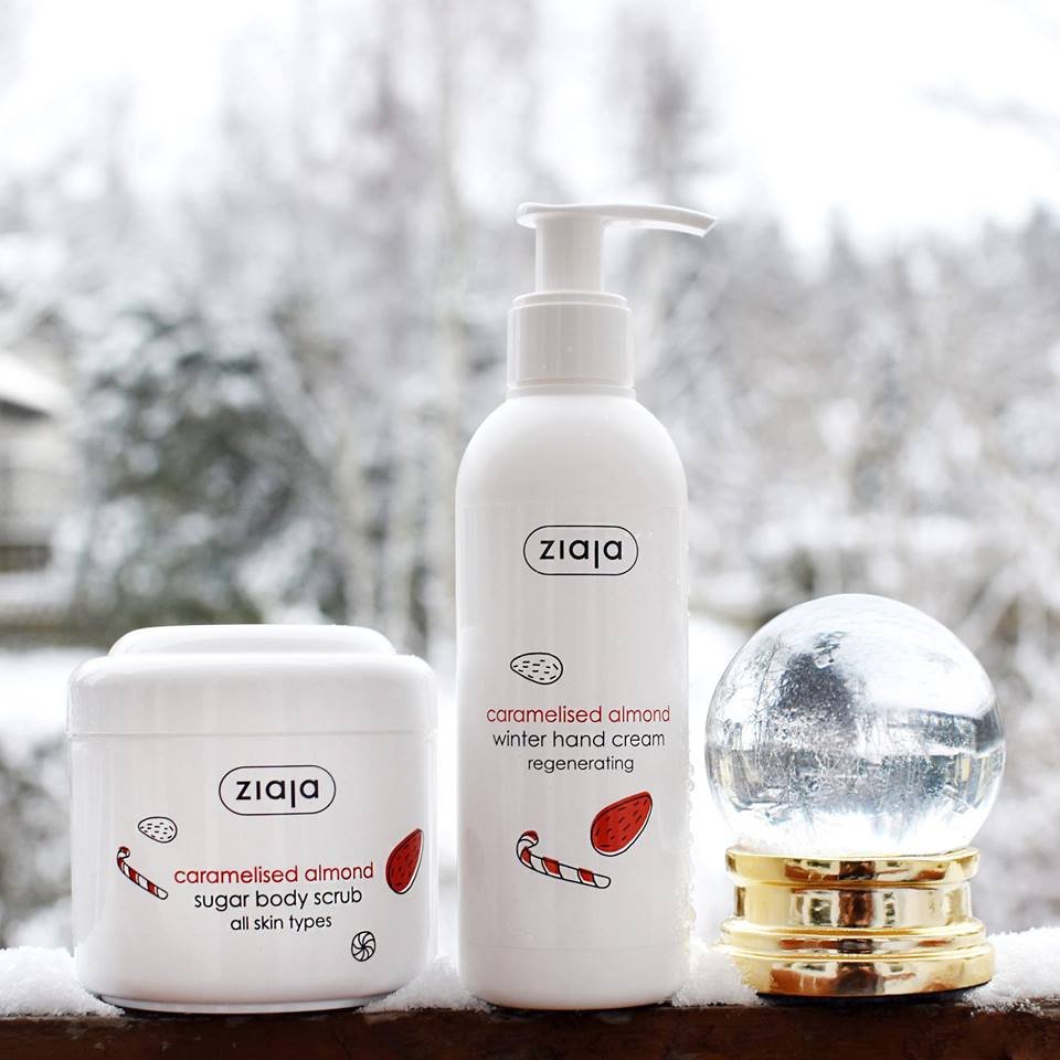 ZiajaNL's tweet photo. Vandaag Ziaja - Focus on Hands!
Als je je droge, ruwe handen zacht wil maken, ons advies is - ga scrubben! Met onze heerlijke #gekarameliseerde_amandel_suiker_scrub. 
Hoe vaak scrub je je handen eigenlijk? Nu nog onze #gekarameliseerde_amandel_handcrème.  @ZiajaNL https://t.co/atFRKeZDCL