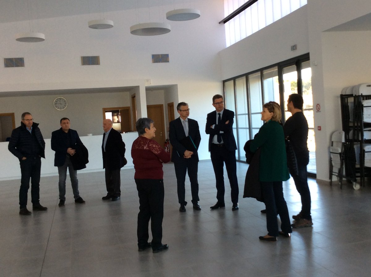 Prefet2A's tweet photo. #Agriculture La préfète de #Corse et le préfet de Haute-Corse visitent ce matin à San Nicolao la station de conditionnement Fruticor et le GIEC Corsica comptoir pour une présentation de la filière "#clémentines" et de ses projets https://t.co/3kdxpmm4vb
