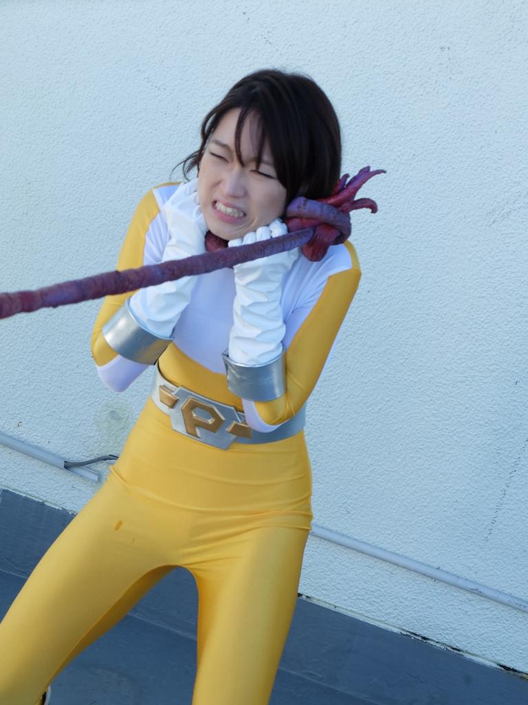 kawamorishige's tweet photo. 美少年ヒロイン　光撃戦隊パーフェクトレンジャー〜狙われたイエロー！男色幹部の恐怖〜
ブログ　現場スチール2更新しました。
エネルギーを吸われてマスクオブに。　さらにいたぶられて弱っていくナオ。 https://t.co/8r5PveTze6