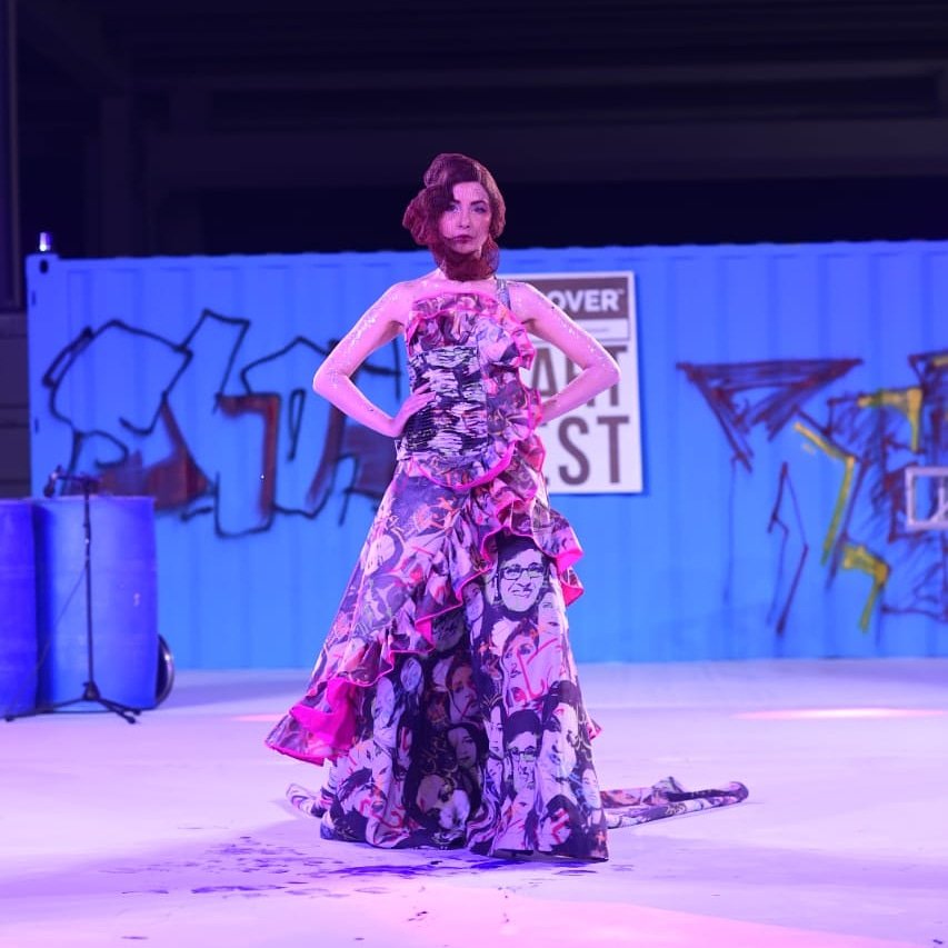 MediaSpringPk's tweet photo. About yesterday, @SabeekaImam and @rizvi_abeer in the art presentation of @WardhaSaleemPK at #DiscoverExperience #DArtFest2019 #MINTPR #MINTConcepts https://t.co/5P0MS69pgI