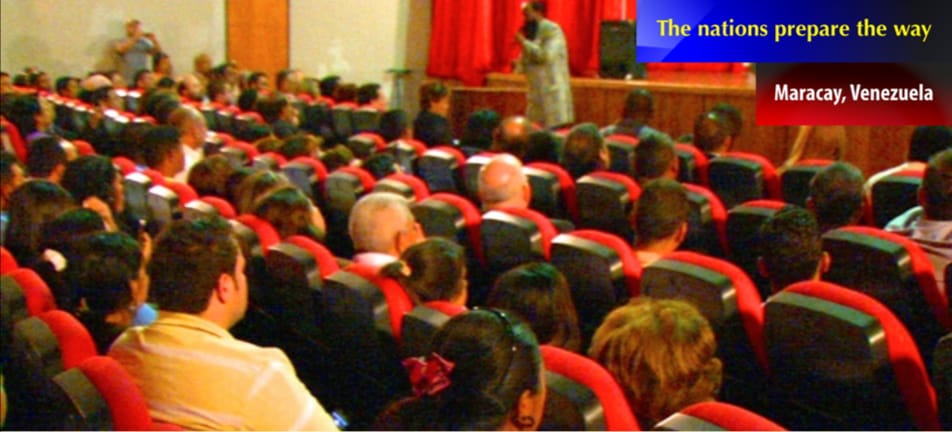 EmodiaBenjamin's tweet photo. He beholds a massive anointing from God until everyone including Muslims run to receive the LORD! 
ALL this is in preparation for 
#TheIrretrievableDay https://t.co/J2vSaCHLm3