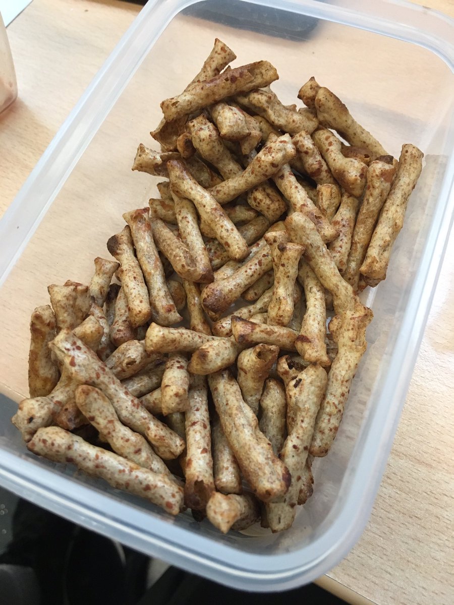 CGSCF's tweet image. Oi #JacobsCrackers what’s all this about... there’s all the lovely delicious marmitey goodness gone from my #Twiglets!! 🤔#Fuming