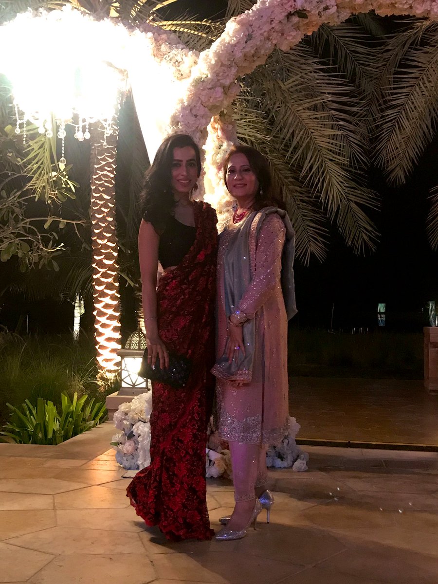 nadiaazahid's tweet photo. Big Fat Family Wedding be like.... 🥰#decemberweddings #surreal #famjam #jabbars #nonstopfun https://t.co/c9ldeMbtz9