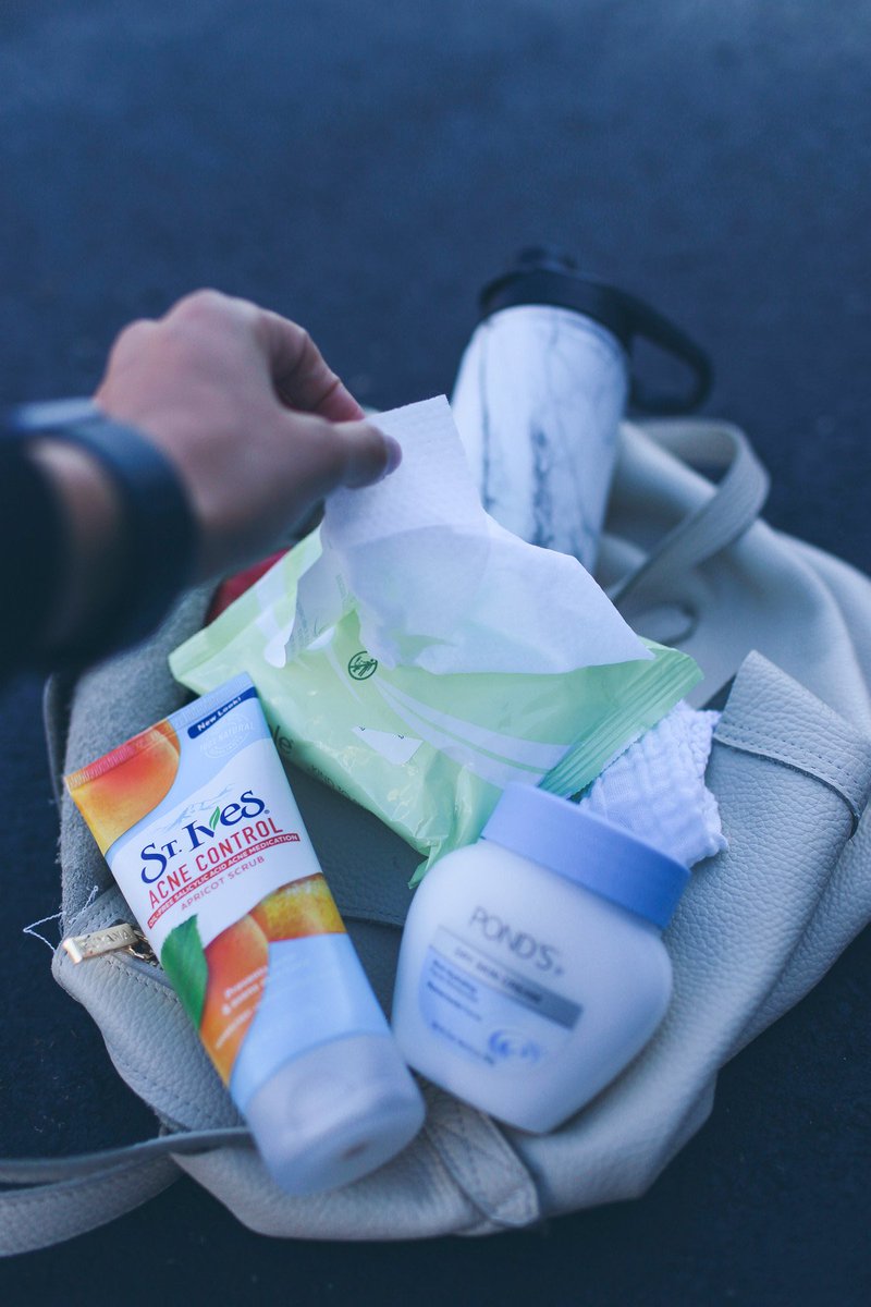 lowstoluxe's tweet photo. Sharing my post workout skincare routine on the blog today with @Walgreens - what do you use? https://t.co/gmcXTW2x0Q #FaceTheWinter #Walgreens #ad https://t.co/6VI4WKEsUk