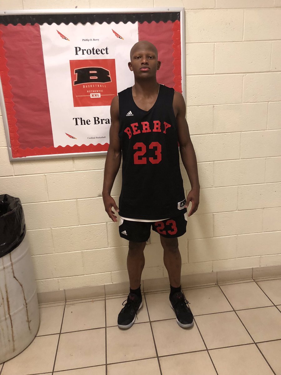 DeangeloGladden's tweet photo. I’m back on here, show love 🤟🏾🏀❤️ https://t.co/zzUSay00YS