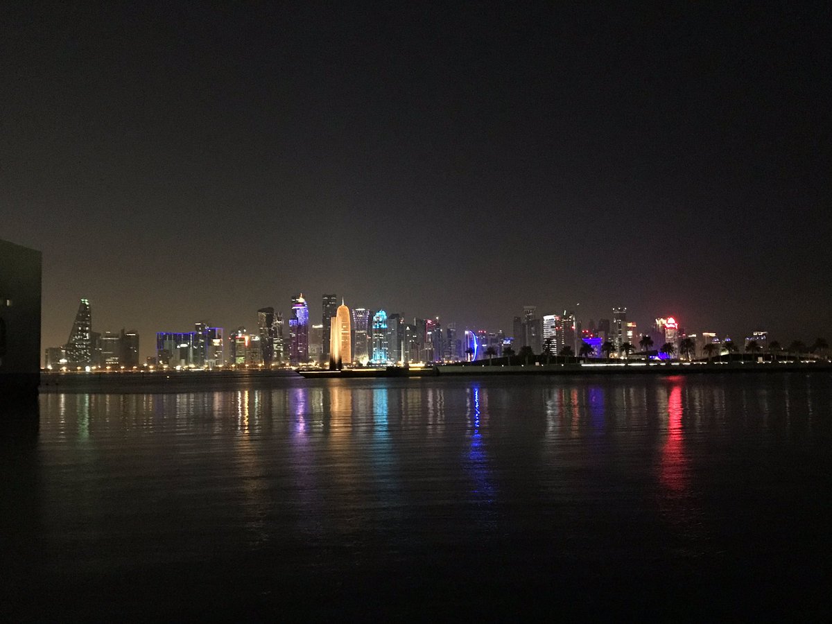 lucatter's tweet photo. Doha, Qatar🇶🇦にも降り立ったよ！
トランジットの限られた時間で、しかも深夜だったにも拘らず、SWY25のみはとが会いに来てくれて感激した🌼ありがとう！
#SWY25 #keepswying https://t.co/nUmIdffO70