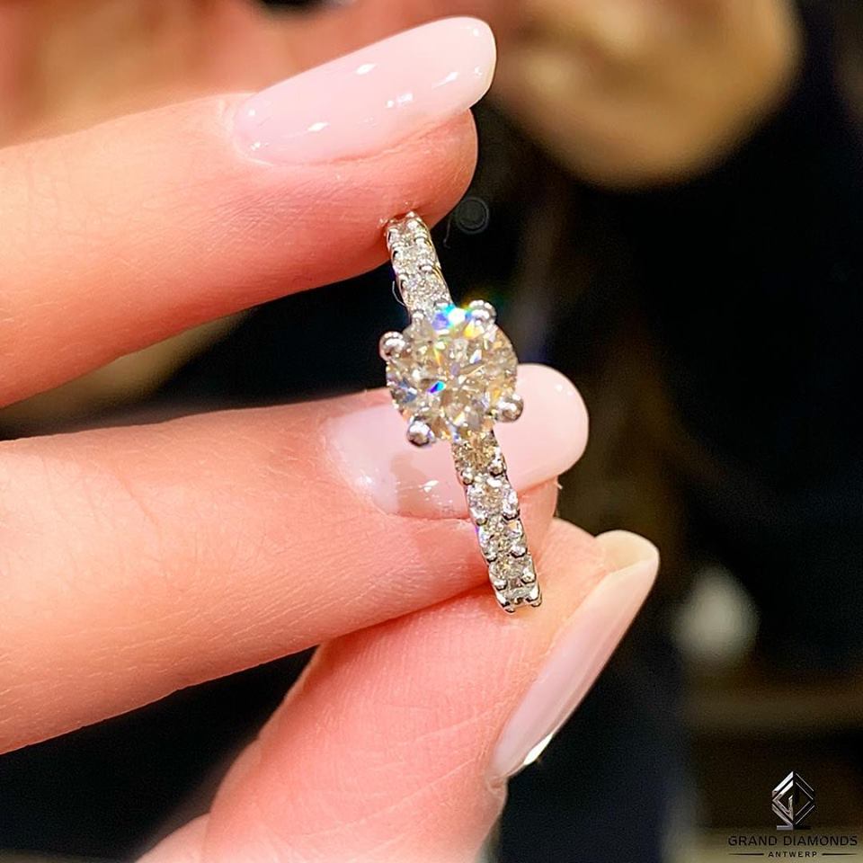 DiamondsGrand's tweet photo. You deserve love and you‘ll get it ♥️ #GrandDiamonds #GrandExcellence | https://t.co/n1djBBhP9O | 💎 https://t.co/w7dvGCkY3I