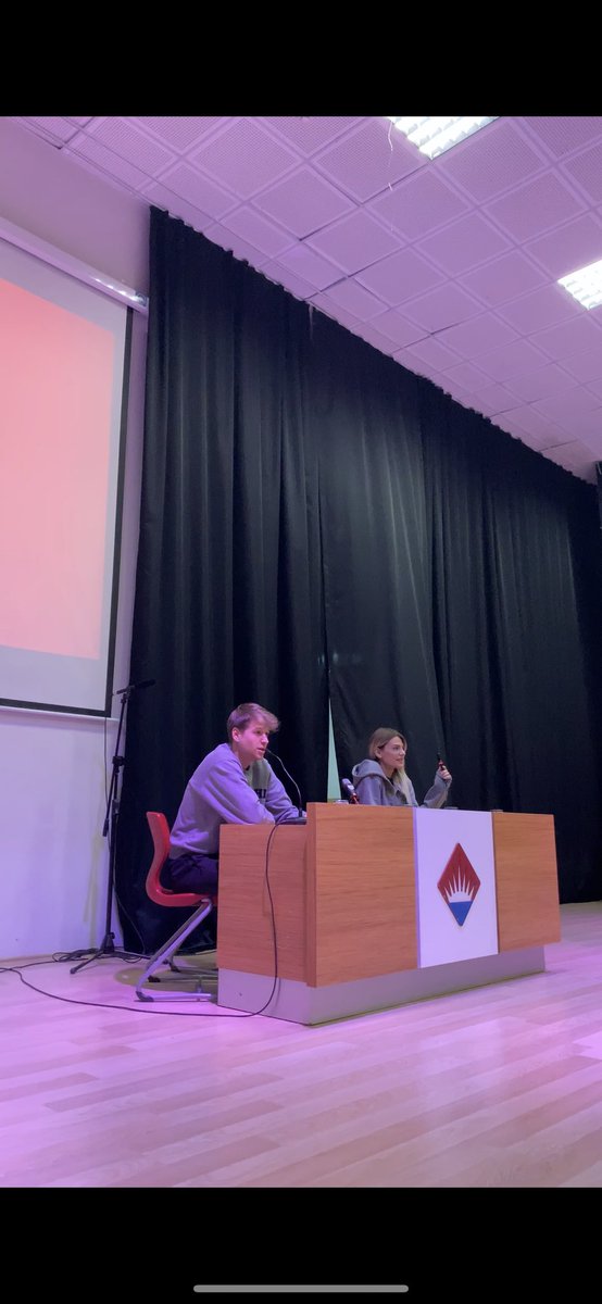 Bahçeşehir Koleji “Güzelbahçe Kampüsü” öğrencilerine ufak bi sürpriz yaptık ve “jenerasyon meselesi” söyleşisi gerçekleştirdik!