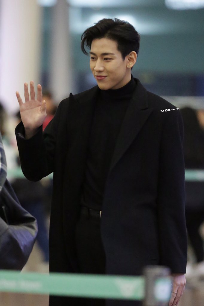 aveeporn's tweet photo. 190107 
Icn✈️bkk. หล่อจริงๆ
#BamBam #뱀뱀 
#GOT7 #갓세븐 https://t.co/bD0Nwb2Fdw