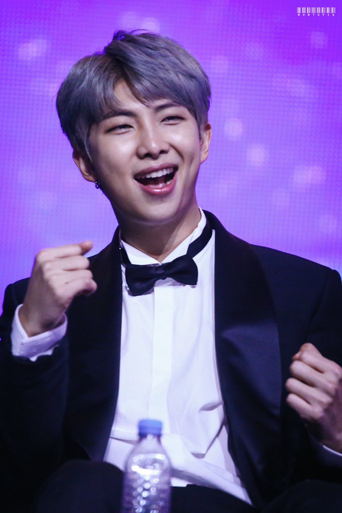 Montopia_0912's tweet photo. [HD] 190105 골든디스크 

Mr. Dimple in his black tie🤵

 @BTS_twt #RM #알엠 #Namjoon #남준 #김남준 #BTS #방탄소년단 https://t.co/kLfkaltKkC