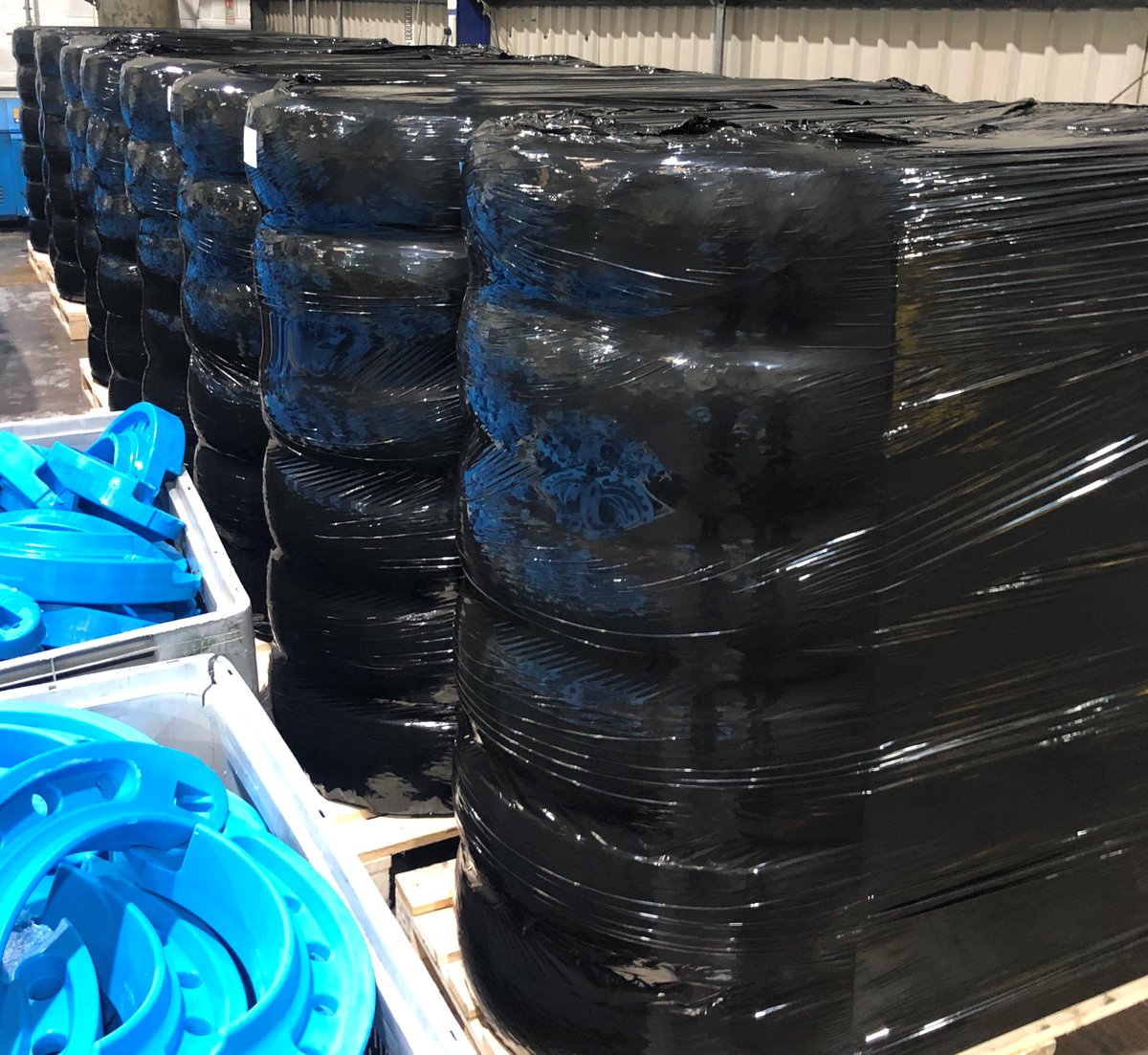 RunflatIntl's tweet image. Happy New Year from the whole team at RunFlat International!

We have only been back a few days but have already completed 150 16&quot; complete wheels for armoured Toyota Landcruiser 79 series.

We look forward to a busy and successful 2019.