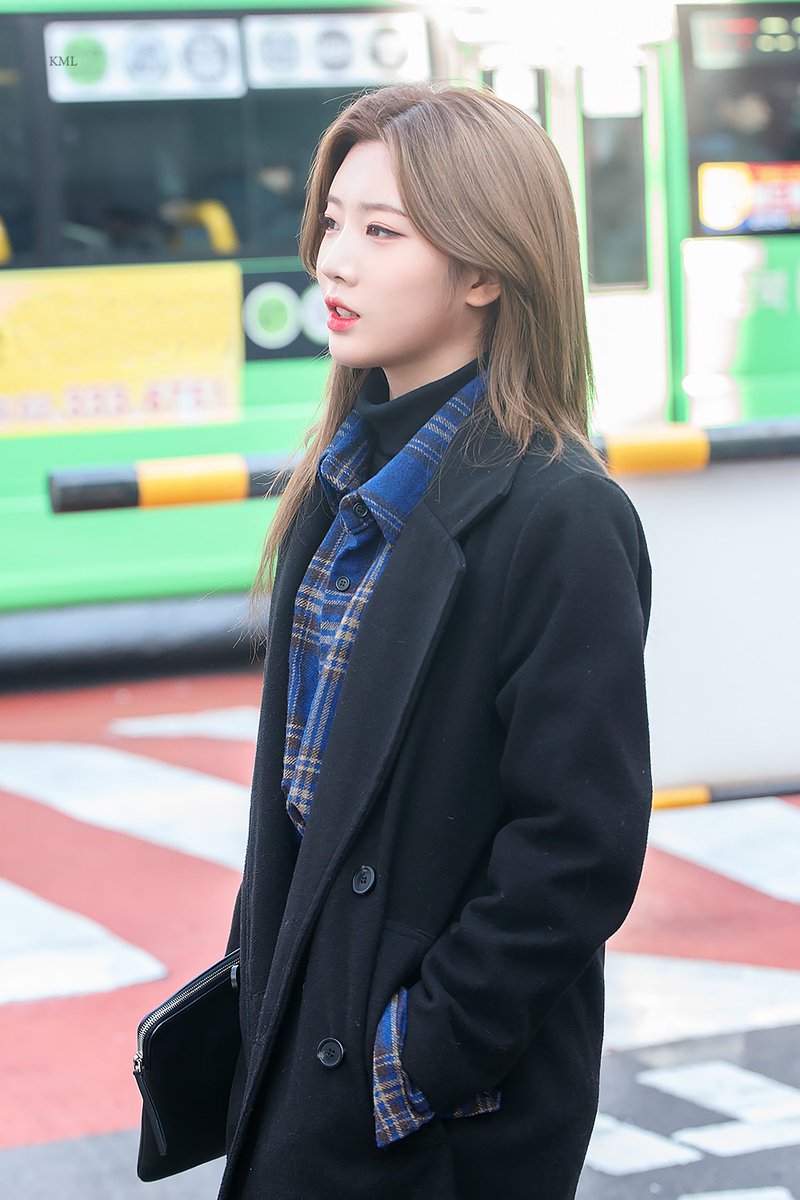 kissmylips_kr's tweet photo. 190107
cold heart baby!
#이달의소녀 #김립 #LOONA #KimLip https://t.co/4NHAkcmMZ7