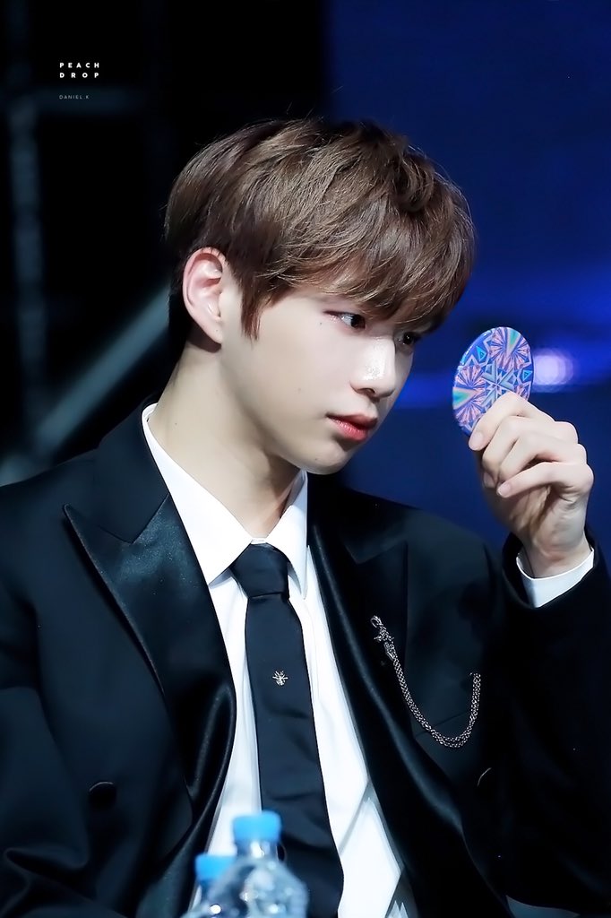 peachdrop1210's tweet photo. #다니엘 #하아아 #너무 #심장 #보고싶어

#강다니엘 #KangDaniel https://t.co/lya88sZcf4