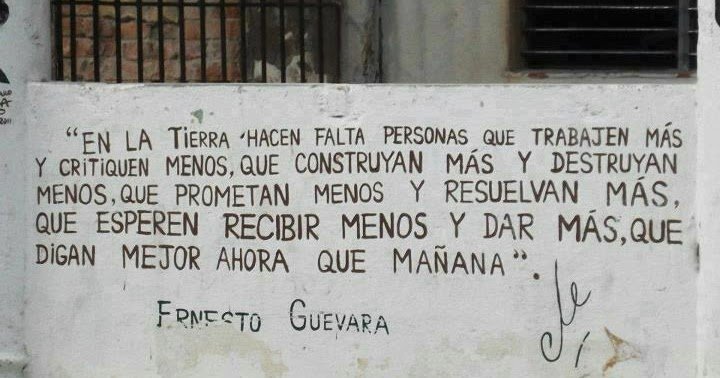 CreemosProyecto's tweet photo. Aunque parezca que no estas dos fotos tienen sentido juntas. 

Ya lo decía Rosa Luxemburgo: "Por un mundo donde seamos socialmente iguales, humanamente diferentes y totalmente libres"

Hay que recuperar los valores de la izquierda, esos valores que Ernesto Guevara tenía claros. https://t.co/L3Fnngf7yR