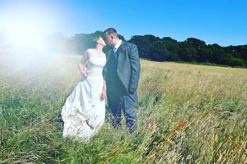 laura_antell's tweet photo. HAPPY MONDAY EVERYBODY! Remember LOVE is all you need #Love #MondayMotivation #Monday #Wedding #Groom #Bride https://t.co/HdSZ2njdrJ
